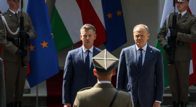 Tárgyalásuk után sajtótájékozatót tart Magyar Péter és Donald Tusk Varsóban