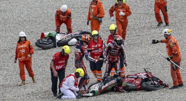 „Veszélyes a három rajt” – majdnem túlfeszítette a húrt a MotoGP Barcelonában?