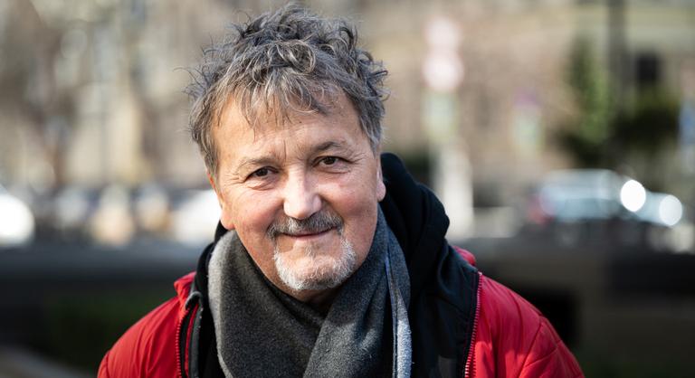 Scherer Péterre emlékezik a közmédia