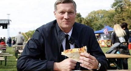 A választás előtti napokban kapott hárommilliárdos támogatást a Fidesz korábbi pécsi polgármesterjelöltje által vezetett alapítvány