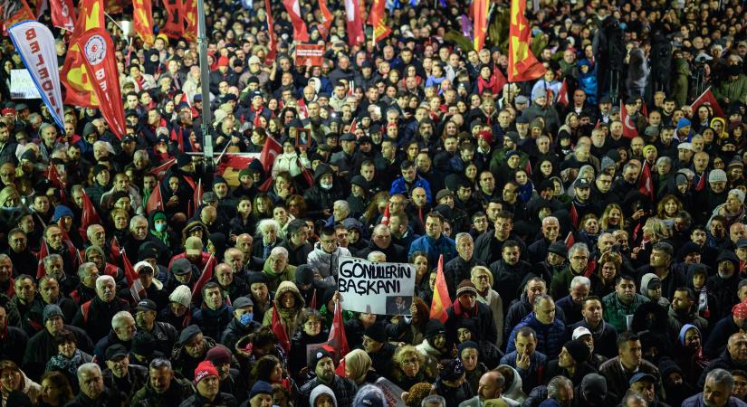 „Orbán, Erdogan, úristen!” – a török ellenzék vezetője szerint országa harca a demokráciáért hasonlít a magyarokéhoz, de nehezebb