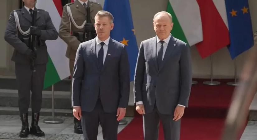 Tusk keményen irányba rakta a megszeppent Magyar Pétert - videón a szánalmas jelenet