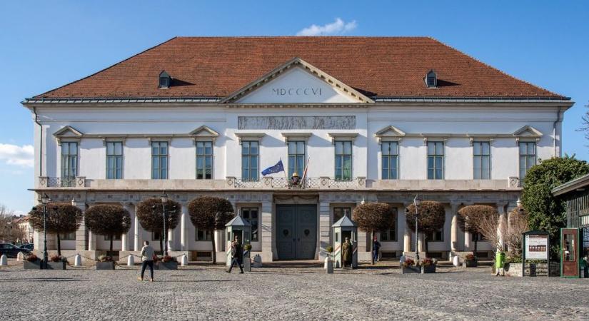 A Sándor-palota szerint még nem kérte ki a kormány a kegyelmi ügy teljes iratanyagát