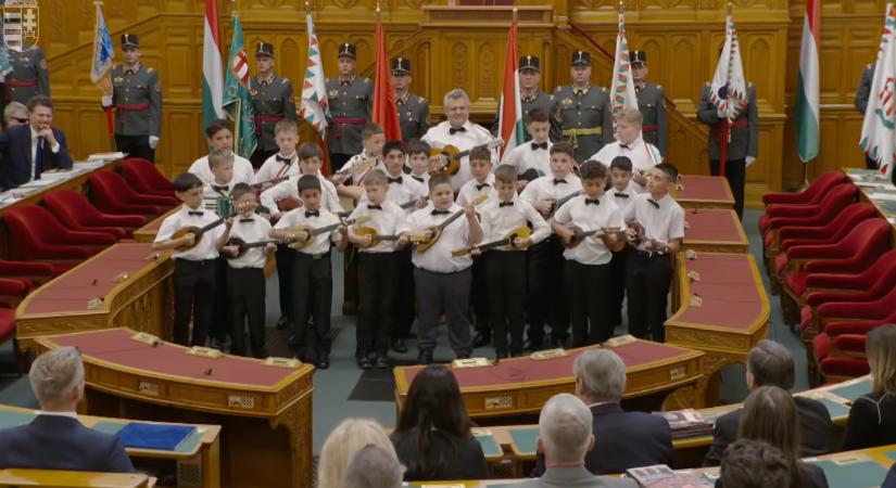 Vásárhelyre jönnek a sükösdi tamburás gyerekek