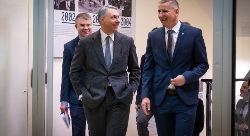 Lázár Szombathelynek is elengedte a Volán tartozás jó részét