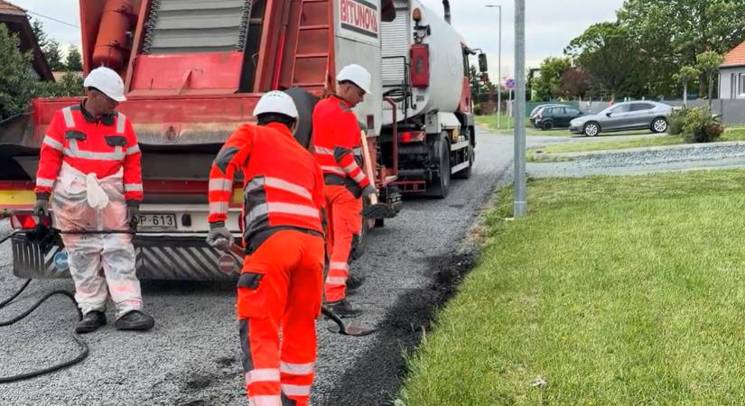 Radikális lépés a szombathelyi azbeszt ellen: bevetették az utakon a milliárdos módszert