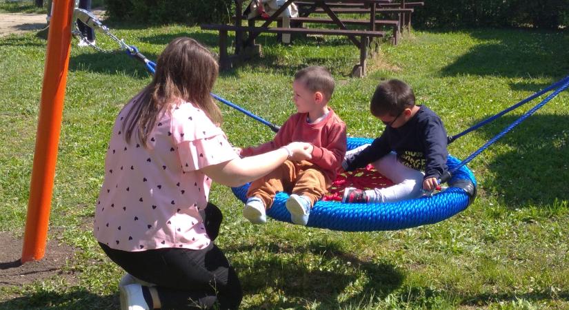 Már használható a fészekhinta az Aranyossy óvodában