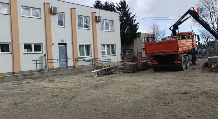 Kapuvárra nem érkezett az önkormányzati építkezésekhez azbesztet tartalmazó anyag