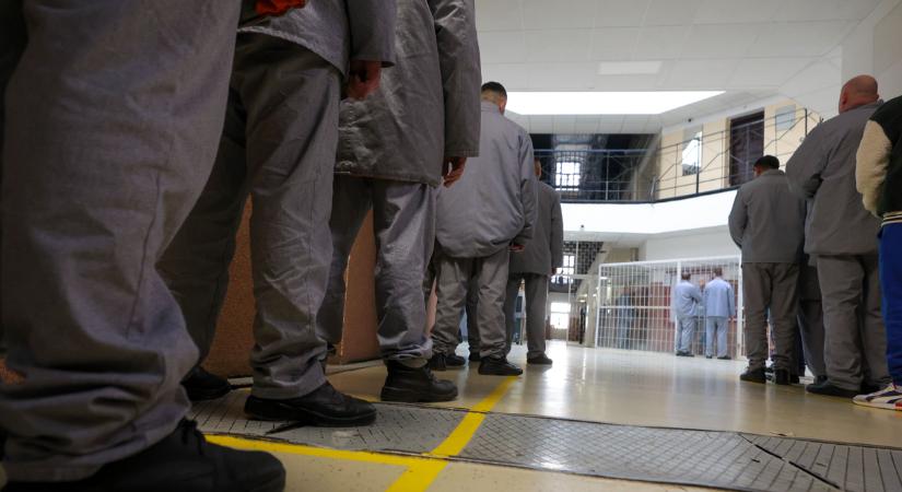 Olvasóink jelentették: rabok újítanak fel egy XIII. kerületi lakást – hogy lehet ez?