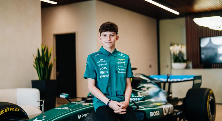 Kétszeres Formula 1-es világbajnok karolta fel a hatalmas magyar tehetséget