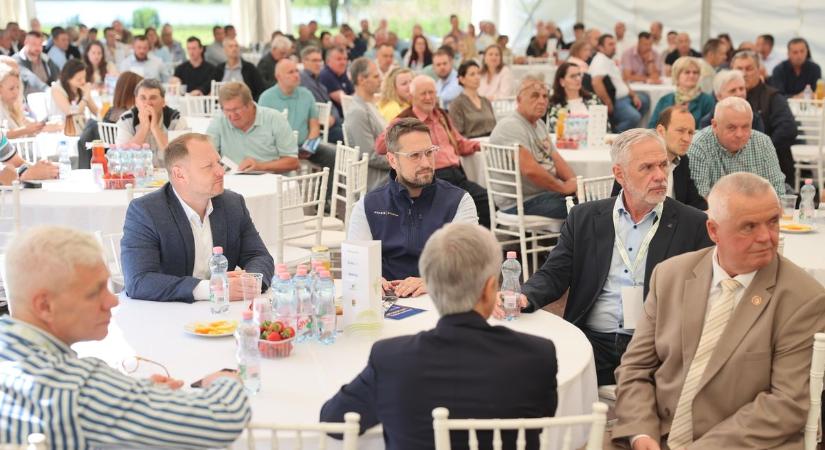 Baranyai Agrár Nap negyedszer: kitüntették az ágazat vármegyei kiválóságait (GALÉRIA)