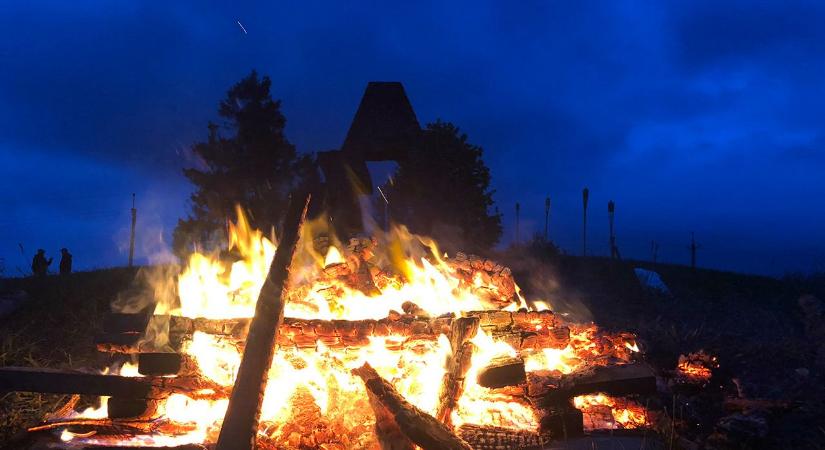 Közös lánggyújtásra hívják a világ magyarságát