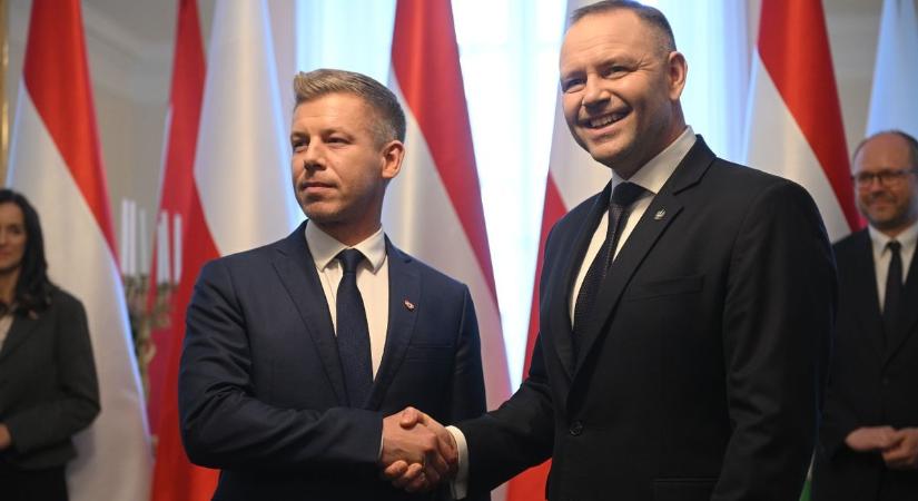 Nincs itt semmi látnivaló – üzentek a kormányszóvivők Magyar Péter rendkívüli programváltozása kapcsán