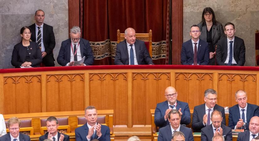 Elkészült a felmérés, a fideszesek csaknem egyharmada is szabadulna Sulyok Tamástól, nem fizetne végkielégítést az Orbán-kormány tagjainak