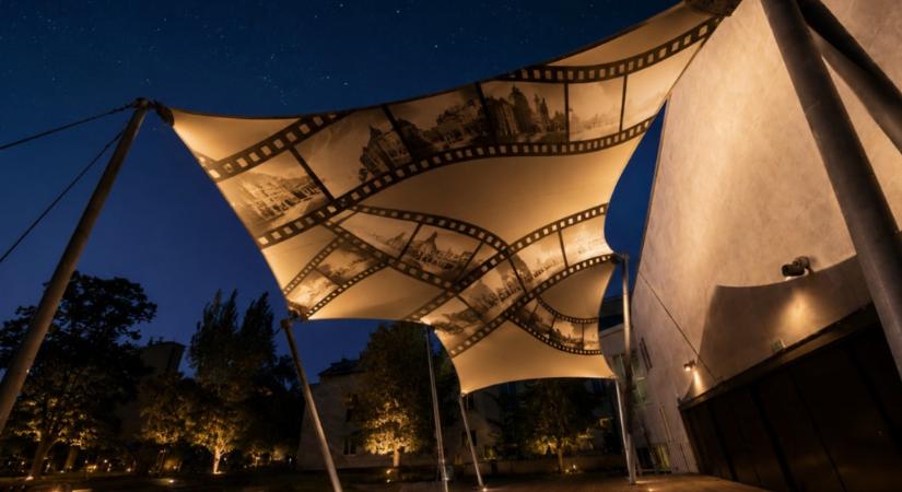 Filmzenék latinos köntösben: nyáresti koncert a MomKult szabadtéri színpadán