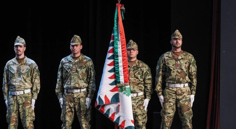 Ünnepi állománygyűlés a Magyar Honvédség Légi Műveleti Vezetési és Irányítási Központjában (galéria)