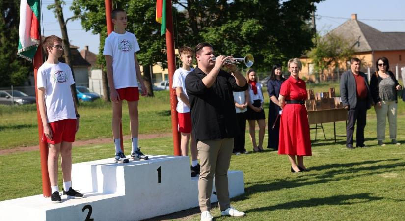 Olimpiai láng, Aranycsapat és nagy találkozások: különleges nap volt Szőnyben  fotók