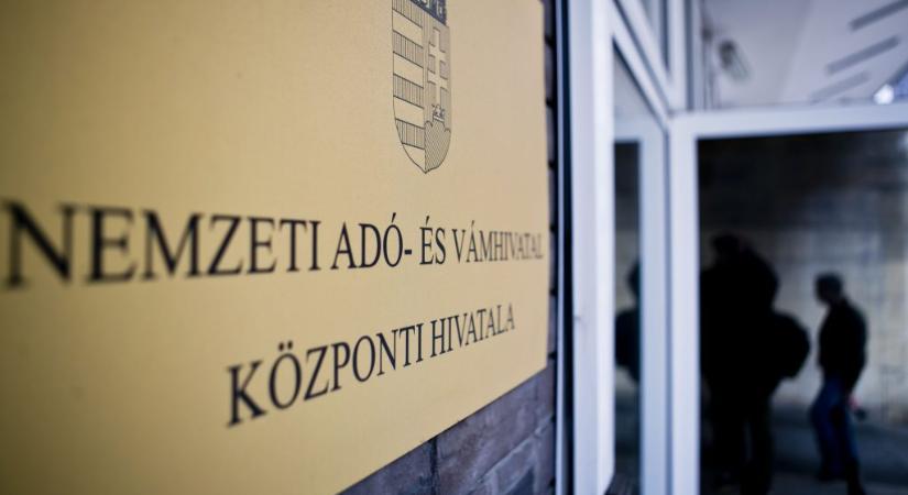 Kármán András felmentette a NAV elnökhelyettesét, akinek a márciusi buliján meghalt a hivatal tábornoka