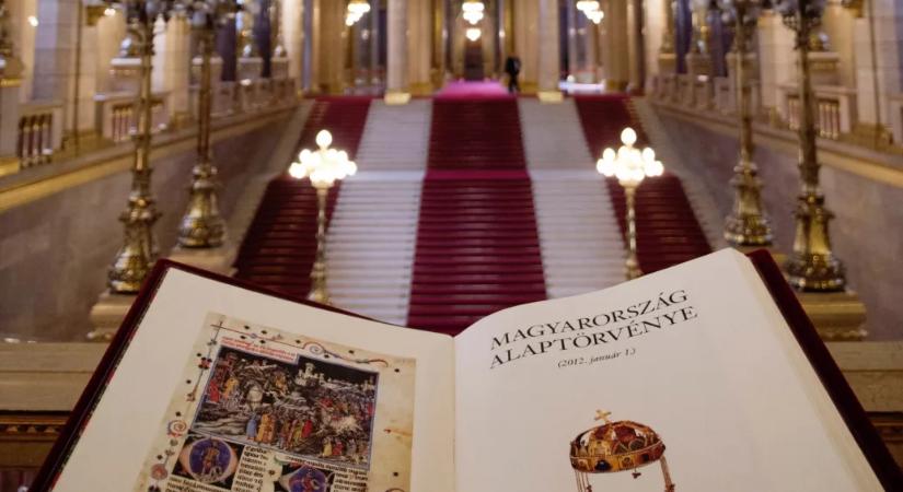 Alaptörvény-módosítással biztosítaná a Tisza Párt, hogy Orbán Viktor soha többé ne lehessen miniszterelnök