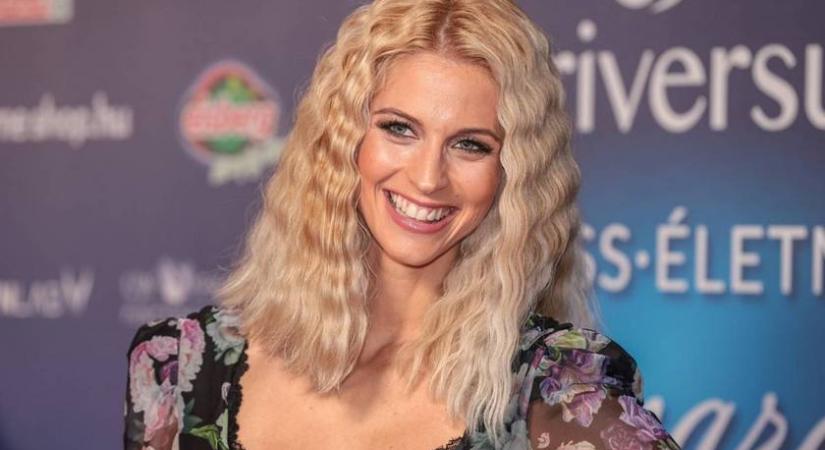Tápai Szabina combtőig felsliccelt, hófehér ruhában: így villantotta meg hosszú, izmos lábait