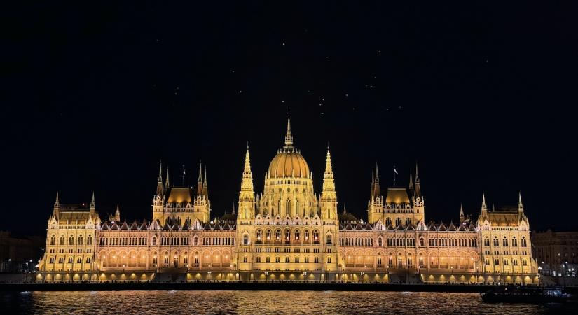 Alaptörvényt módosítana a Tisza: Orbán Viktor többé nem lehetne miniszterelnök