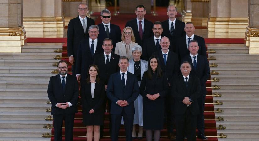 Benyújtotta az első Alaptörvény-módosítási javaslatát a Tisza Párt, Orbán Viktor többé nem lehetne miniszterelnök