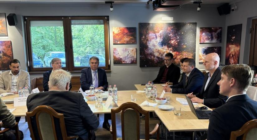 Krausz Ferenc alapítványa 17 milliárdot kapott eddig az államtól, de csak az összeg 1 százalékát használták fel