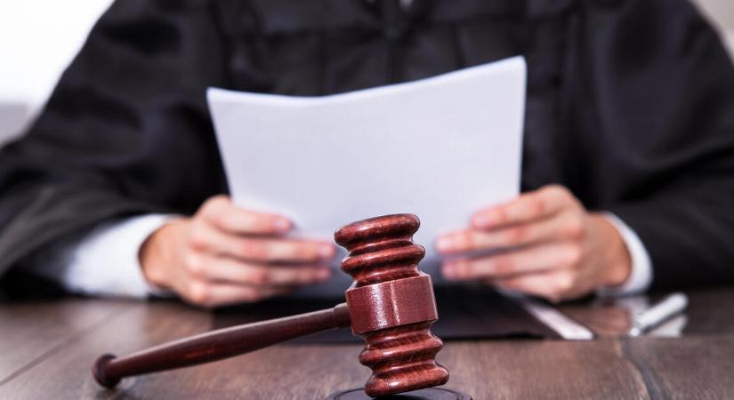 Leállítanák és felülvizsgálnák a devizahiteles pereket