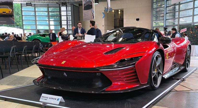 Közelről láttuk a 2,5 milliárdos Ferrarit, ami már nem is autó