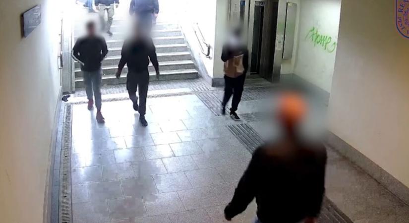 Mindeközben Isaszegen: szolgálatba helyezte magát az álrendőr, megvert pár fiatalt, majd büszkén jelentette ezt a valódi rendőröknek