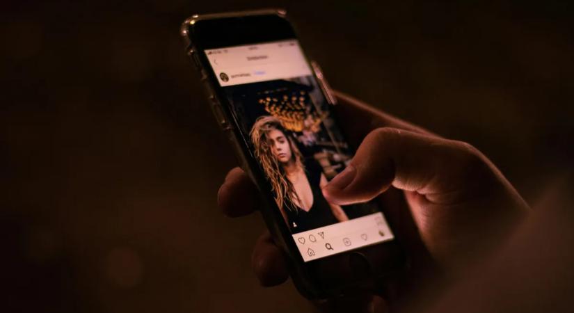 Intim fotókkal csalták lépre a magányos férfit, komoly összeget bukott a netes románcon