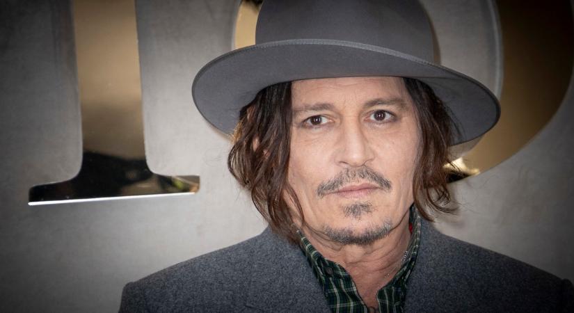 Mi történt? Rendőrök lepték el Johnny Depp otthonát