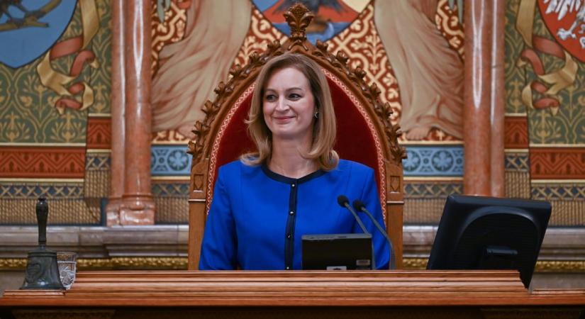 Modernre cserélte Forsthoffer Ágnes a 124 éves házelnöki széket, amelyet múzeumba küldött