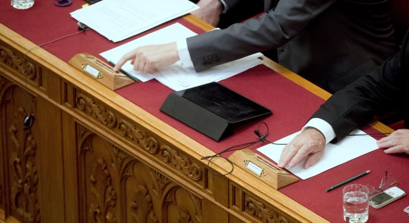 Megjelentek a Tisza párt alaptörvény-módosító javaslatai – a nap hírei
