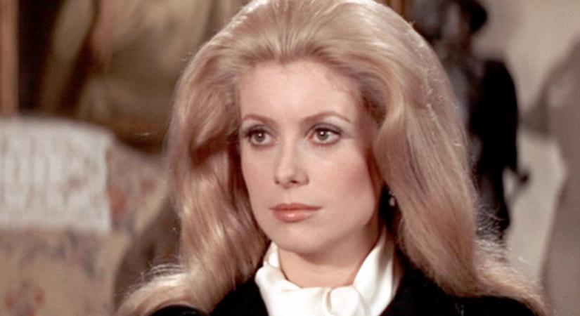 Elképesztő: így ragyogott a vörös szőnyegen a 82 éves Catherine Deneuve