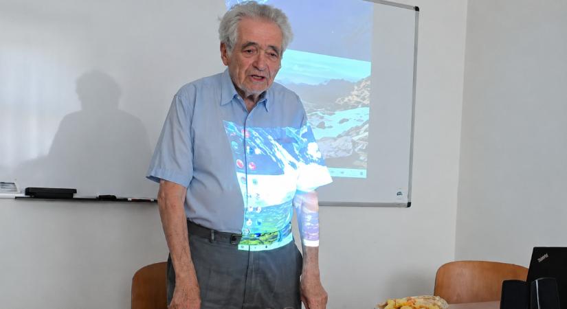 “A Tisza legalább annyira az ellenzék ellen kampányolt, mint a Fidesz ellen” – dr. Wiener György politológus elemzése