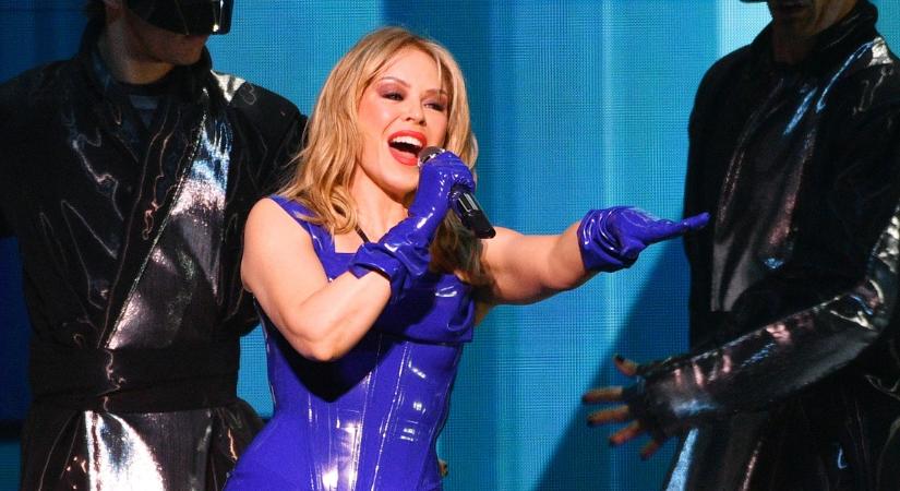 Könnyek között árulta el Kylie Minogue: másodszor is rákot diagnosztizáltak nála