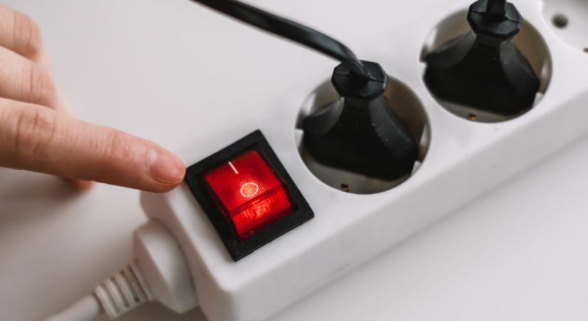 Sokan rosszul tudják: ezt az 5 elektromos készüléket soha nem szabad elosztóba dugni
