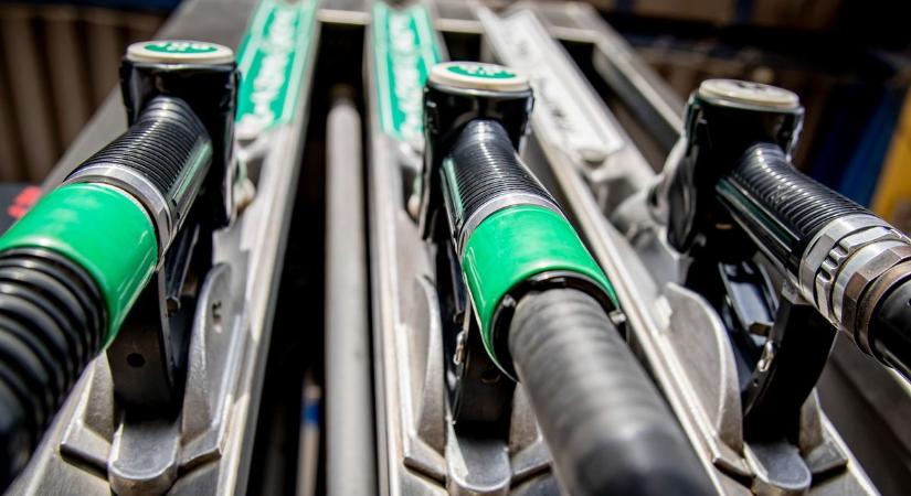 Csütörtökön megint emelkedik a benzin ára