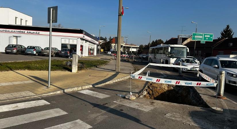Egyszerre több helyen dolgozik a Vízmű Egerben – ezért van most ennyi bontás a városban