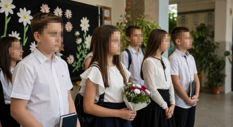 Kint van a gyereked fotója az iskola honlapján, közösségi oldalán? Ma már ez is kockázat lehet