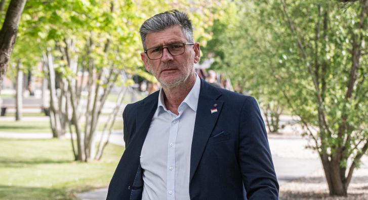 Kárász Róbertet elsőre ignorálta felesége, annyira nem volt szimpatikus neki: „Egy pikírt, nagyképű p.cs”