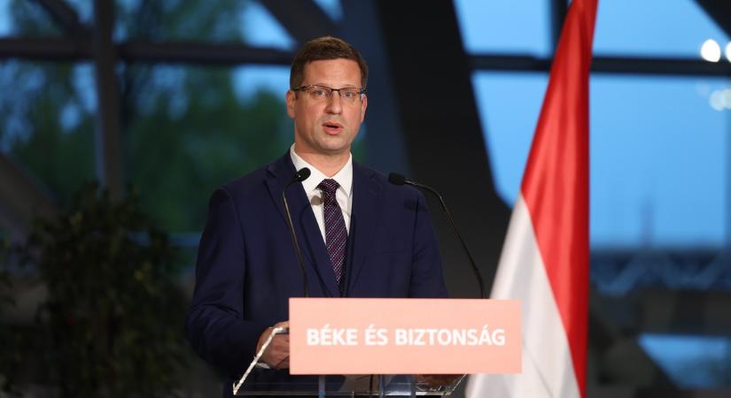 Gulyás Gergely is megszólalt az Alaptörvény-módosítás miatt: a Tisza Párt veszélyezteti az illegális bevándorlás elleni védekezést