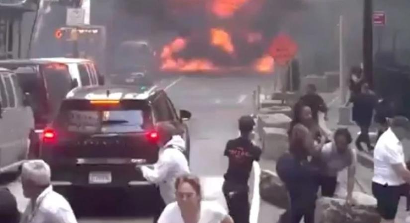 Videó: Pánikban menekültek a járókelők, amikor belobbant egy égő jármű Manhattanben