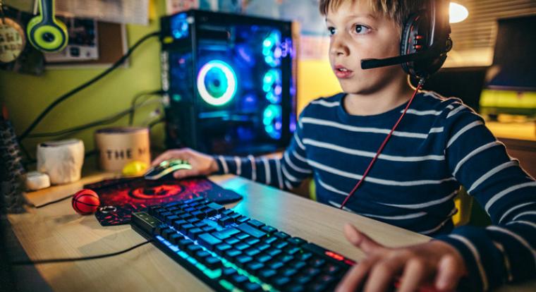 A KDNP korlátozná a gyerekek internethasználatát