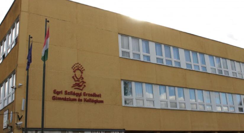 Kiemelkedő elismerést kapott az egri Szilágyi gimnázium a Debreceni Egyetemtől