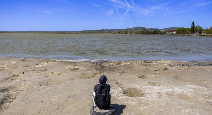 Nagy a baj: tényleg kiszáradhat a Velencei-tó, megszűnhet a helyi turizmus – videó