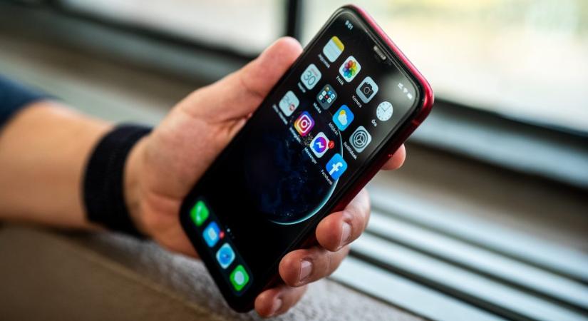 A Meta, a TikTok és a Google felelősségre vonását sürgetik, mert nem fékezik meg a pénzügyi csalásokat