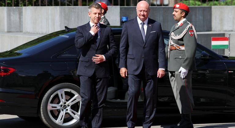 Magyar Péter különleges ajánlattal érkezett az osztrák kancellárhoz