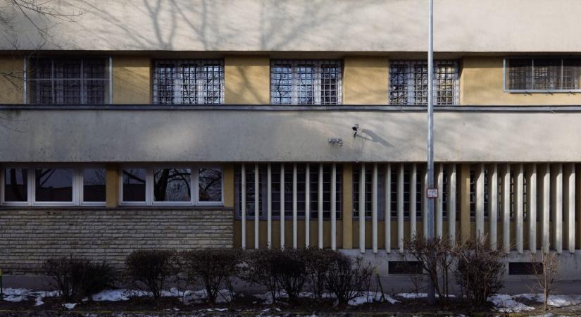 Megfosztotta díjától az egykor a Szőlő utcában is dolgozó pedofil papot Szentendre